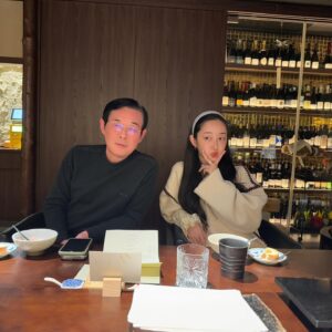 Jiang Mengjie Instagram - 和老爸的新年第一餐 happy new year！💕💕