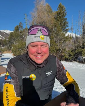 Jill Johnson Instagram - Grattis på 50-årsdagen älskade Mattias!!! -Och välkommen ikapp 🤩Nu börjar livet!

Vilka dagar vi har här i Schweiz tack vare dig♥️ -och som vi firar! 
Sol, alper och skidor, på ”längden och höjden”, -åhh så ljuvligt! Så tacksam för att du haft sånt tålamod med att lära  mig åka längdskidor och att jag får uppleva det med dig … igår var magiskt! ☀️🙏🏼

Tänk att du bjöd oss alla till schweiziska alperna! 
Hjärtat trummar på lite extra här på höjden, mest av kärlek😍!

Tack för allt du ger din omgivning, för att jag får vara vid din sida och skratta med dig!  Nu fortsätter firandet av din födelsedag och livet! 

Älskar dig! 😍

#mattias50
#stmoritz