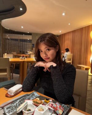 Jo Soo-min Instagram - Wait!!!🖐️ 안경 쓴 나 어떤데🤓