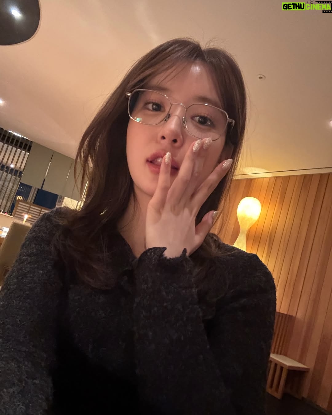 Jo Soo-min - 128.1K Likes - Wait!!!🖐️ 안경 쓴 나 어떤데🤓