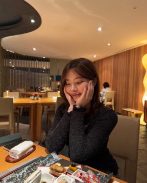 Jo Soo-min Instagram - Wait!!!🖐️ 안경 쓴 나 어떤데🤓