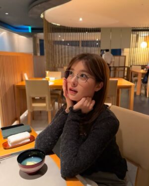 Jo Soo-min Instagram - Wait!!!🖐️ 안경 쓴 나 어떤데🤓