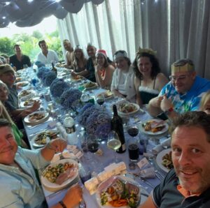 Johanna Griggs Instagram - Christmas 2024 done ✔️ Was such beautiful family time with this very noisy but fun bunch. I love my family so much. We enjoyed Christmas Eve and Christmas morning with Jaxy who was so full of the Christmas Spirit it was just the best. Mick, Sadaf and their kids were away this year so it was just the one table. We were lucky to enjoy a feast with meals inspired by @chinchin @karen_martini @ottolenghi @growcookeat @clarissa_feildel and @cfassnidge and @sundaykitchenau that was enjoyed by all. I catered for all our families food intolerances - vegan, coeliacs, pescatarian and carnivore 😂 and it was delicious. We realise how lucky we are to be able to do this, and it’s something we all look forward to. I hope no matter how you celebrated your day, you had a safe and good one. And for those missing family members through this period, much love to you ❤️ (Thank you to the team @hillsflowermarket for helping me with the table and to @carynmoore.floral and Alina for the serviettes that went with this years theme)