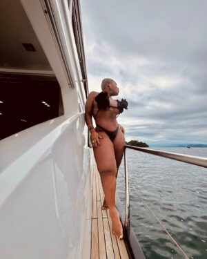 Jojo Todynho Instagram - Eu fiz o jogo virar… Com Bariátrica, treino, alimentação, plástica, disciplina, disposição & força de vontade. 160/ atualmente com 80 
E não estou satisfeita, muita coisa pra ajustar 🥴 aguarde o resultado do novo protocolo2025 #fimdeferias 🏋🏾‍♀️🥊📚

@clinicaheperformance @renatabranconutri @drjoaobrancooficial @moises_personaltrainer @ribeirog7 @laercio_mutante04