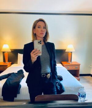 Jolie Jenkins Instagram - Meanwhile in an alternate reality 🥸🎭🎬