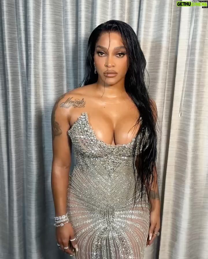 Joseline Hernandez - 150.7K Likes - Becoming A Woman Right Before Everyone's Eyes It's A Very difficult thing to do. Pain,suffering,trials,tribulations,drug abuse,neglect,used and abused Has been a Constant Fight For me! With Tears in my eyes I want to thank Everyone who fights for me on a daily without you this will not be possible. Our Single Release Party in California was a success. And I'm so blessed to be here Alive and Thriving. 2025 is written in stones for me! I'm glad to have grown with you All and I wouldn't change my Story! May 2025 your energy works in your favor because I'm a an example of everything your heart desires is available to you with lots of love and a little tenacity π₯°π
Go download everyone's new Love Anthem (I IKE THE WAY YOU ARE)