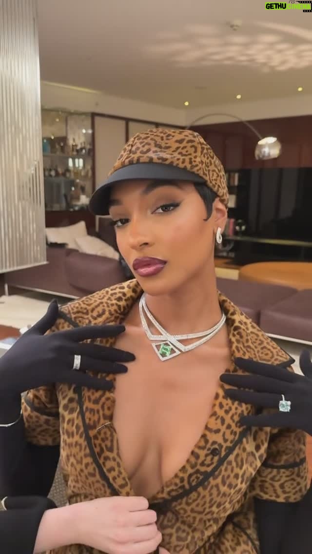 Jourdan Dunn - 3 Likes - Bringing back Miss Dior once more🤎