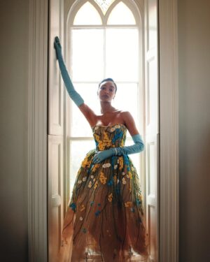 Jourdan Dunn Instagram - Queen of the castle 👑
@bazaaruk