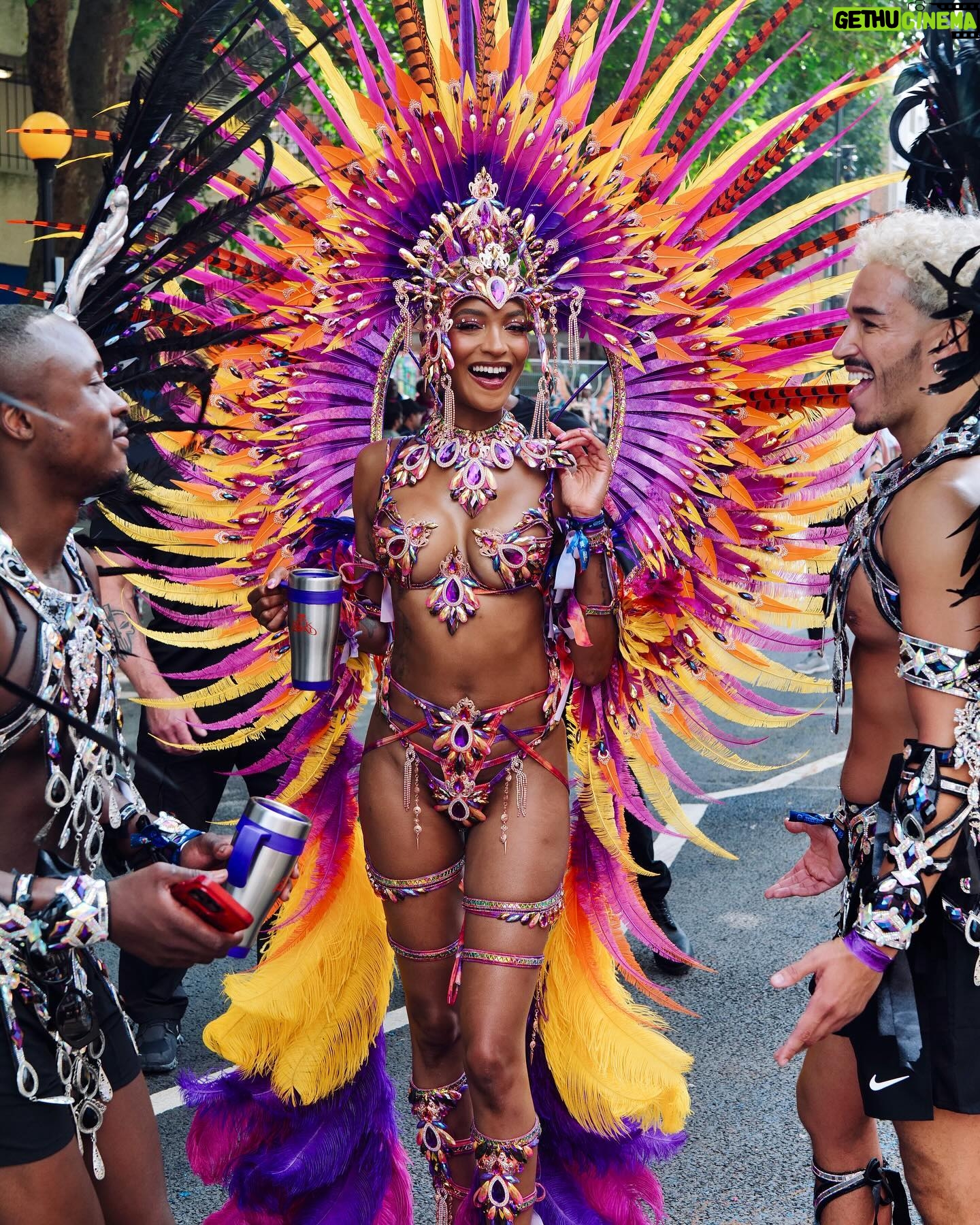 Jourdan Dunn - 3 Likes - Carnival Chronicles 🩷🧡💛💜
Costume design @eccdesigner
Band @ucomcarnival
📸 @luceroglow