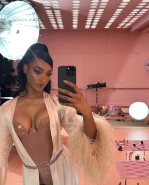 Jourdan Dunn Instagram - Can we take a moment for @CharlotteTilbury’s PLUMPGASM 🫶🏾 #PillowTalk