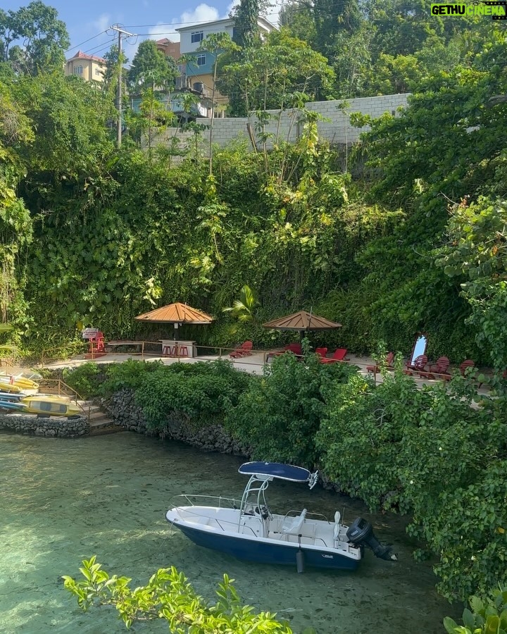 Jourdan Dunn - 3 Likes - Unforgettable memories thank you @geejamhotel @jbgeejam 🇯🇲💛
