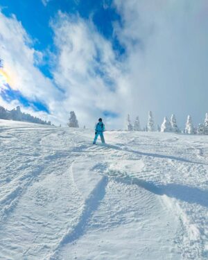 Joyce Tang Lai-Ming Instagram - Amazing #backcountrysnowboarding #nature #enjoy