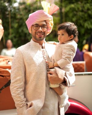Juhi Godambe Instagram - From the most beautiful wedding ceremony of my babies @arhamj98 and @jasmansawhney 🥹❤️🪷 Welcome to the family Jassu! 😘

Styling: @dollaypop @siyaamannuja 

Outfit: @phulkarishoppepatiala 
Earrings & matha tikka: @kalamandirjewellers via @melange_pr
Hathphool: @razwada.jewels @amigos.rizwan
Bangles: @kalamandirjewellers via @melange_pr

Decor @thedirections_bymtm