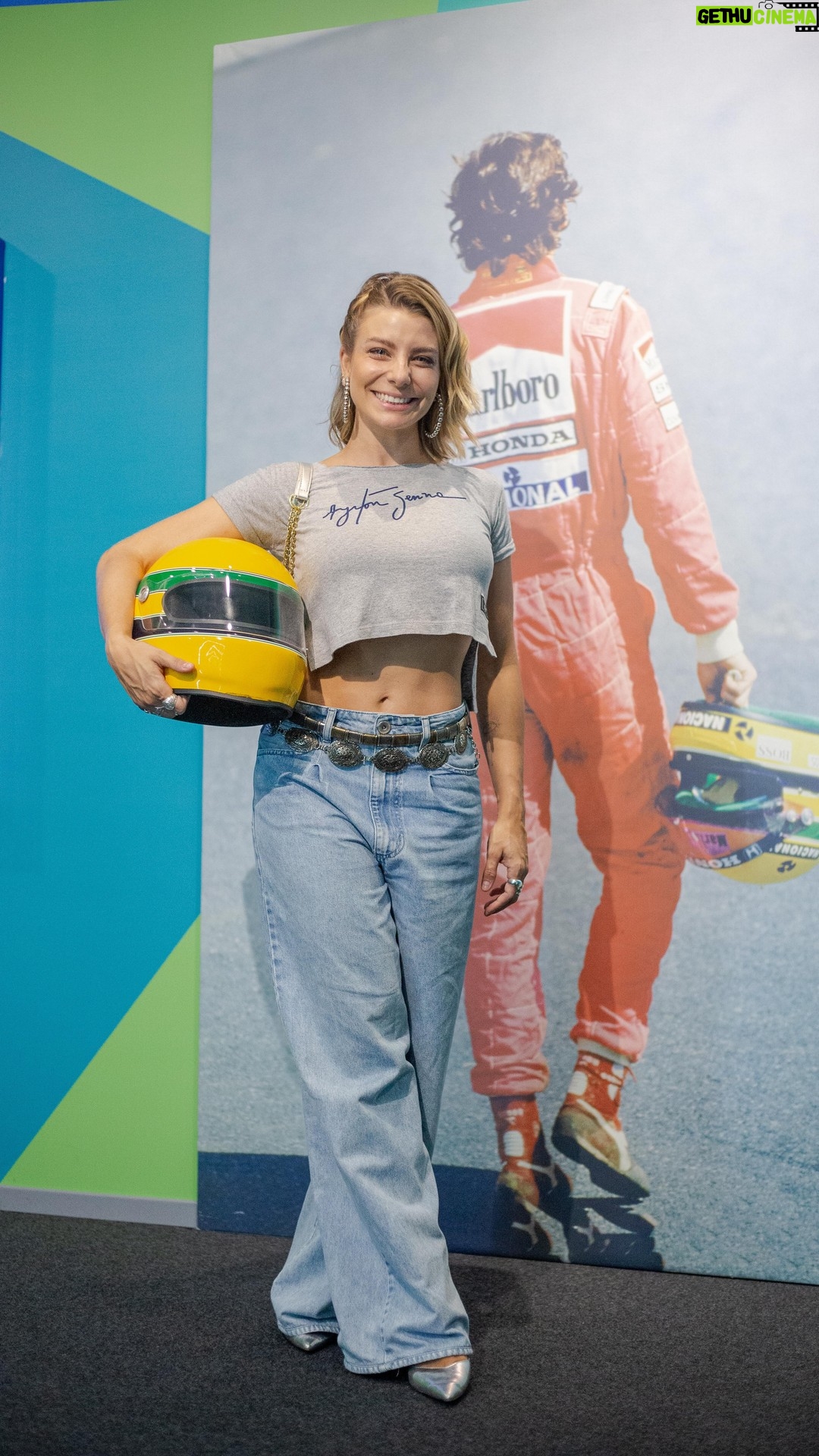 Julia Foti - 1.8K Likes - em 1 minuto e meio, você pode correr 400 metros, mudar o rumo de uma conversa, dar uma risada verdadeira, fazer uma decisão importante ou até fazer um trabalho que mudará sua vida pra sempre! ✨
Você conhecia algum desses meus trabalhos?! Me conta!!