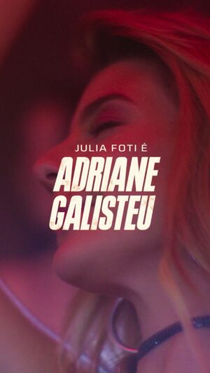 Julia Foti Instagram - Repost from @adorocinema 

🏁✨ ADRIANE GALISTEU EM SENNA! A atriz @juliafoti interpreta #AdrianeGalisteu na série “Senna”, já disponível na #Netflix! A produção conta a história do lendário piloto brasileiro #AyrtonSenna, e neste vídeo exclusivo, você confere como Julia se preparou para dar vida à Galisteu.
Quem aí já assistiu #Senna? 

#AdoroCinema @netflixbrasil