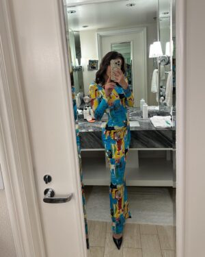 Julia Macchio Instagram - A beyond special day filled with so much love (and happy tears). So thankful to have shared these moments with my incredible family and so many wonderful friends! You deserve all of it and more, Daddio! You inspire me every second of every day. 
⭐️❤️ @ralph_macchio 

Dress: @aliceandolivia x Basquiat
Haircut & Style: @neilweisberg x @mechesalonla 
Makeup: Me 
Pro Photos: Tori McCaleb/Sony Pictures Television