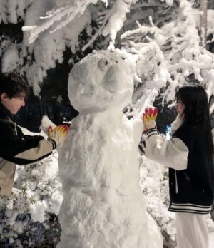 Jung Bo-min Instagram - 엘모 눈사람 완성☃️(원래 징징이 만들랬는데..)