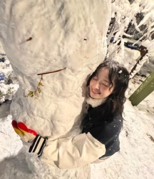 Jung Bo-min Instagram - 엘모 눈사람 완성☃️(원래 징징이 만들랬는데..)