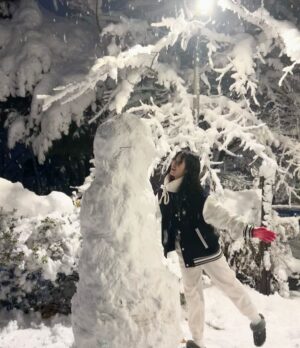 Jung Bo-min Instagram - 엘모 눈사람 완성☃️(원래 징징이 만들랬는데..)