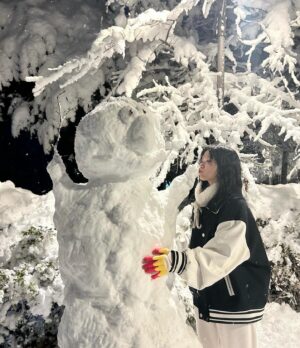 Jung Bo-min Instagram - 엘모 눈사람 완성☃️(원래 징징이 만들랬는데..)