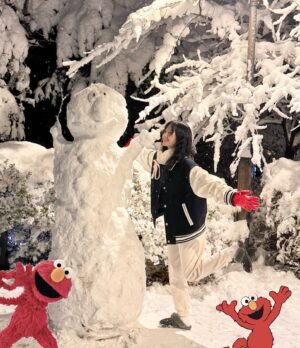 Jung Bo-min Instagram - 엘모 눈사람 완성☃️(원래 징징이 만들랬는데..)