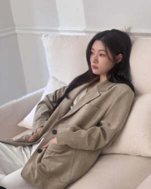 Jung Chae-yeon Instagram - 🖤