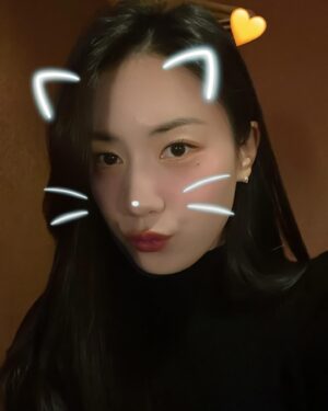 Jung Woo-yeon Instagram - #💛 #中国 . 虽然学中文，但是很难