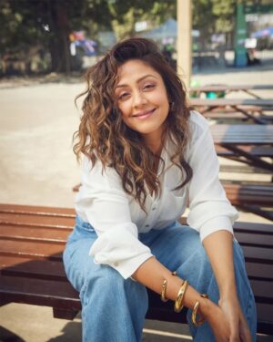 Jyothika Instagram - Look hot! Feel cool! 💙

Styling @radhikamehra
Make up @devika.kharwa
Hair @prachina_hair
Photographer @nupuragarwal__
Styling assistant @keyurisangoi
Earrings & rings @studioviange @blissbyhnk
Bracelets @simranchhabrajewels @ascend.rohank
Sunglasses @dgt.opticians @celine