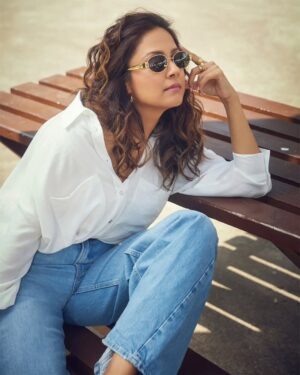 Jyothika Instagram - Look hot! Feel cool! 💙

Styling @radhikamehra
Make up @devika.kharwa
Hair @prachina_hair
Photographer @nupuragarwal__
Styling assistant @keyurisangoi
Earrings & rings @studioviange @blissbyhnk
Bracelets @simranchhabrajewels @ascend.rohank
Sunglasses @dgt.opticians @celine