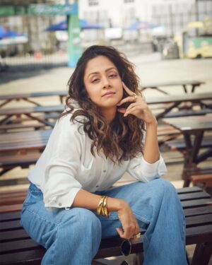 Jyothika Instagram - Look hot! Feel cool! 💙

Styling @radhikamehra
Make up @devika.kharwa
Hair @prachina_hair
Photographer @nupuragarwal__
Styling assistant @keyurisangoi
Earrings & rings @studioviange @blissbyhnk
Bracelets @simranchhabrajewels @ascend.rohank
Sunglasses @dgt.opticians @celine