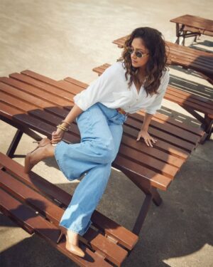 Jyothika Instagram - Look hot! Feel cool! 💙

Styling @radhikamehra
Make up @devika.kharwa
Hair @prachina_hair
Photographer @nupuragarwal__
Styling assistant @keyurisangoi
Earrings & rings @studioviange @blissbyhnk
Bracelets @simranchhabrajewels @ascend.rohank
Sunglasses @dgt.opticians @celine