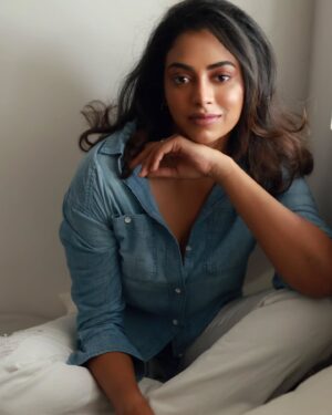 Kamakshi Bhaskarla Instagram - ✨️💛
. 
. 
. 
. 
. 
. 
. 
. 
Photography - @advait_vaidya
Styling- @bymahi_
Make up- @mua_aanchalkhanna
Hair- @hairmakeupjosephinec
. 
. 
. 
. 
#tollywood #tollywoodactress #actress  #monicabellucci #movie #indiancinema #love #london #girlonfire #newyear #laila