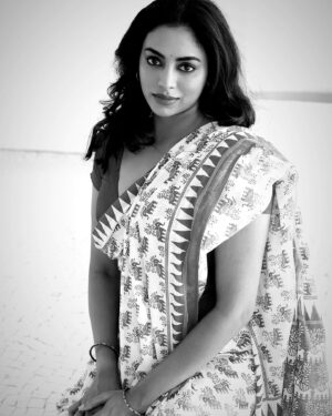 Kamakshi Bhaskarla Instagram - Starting this new year on a vintage note!!
.
. 
. 
. 
. 
. 
. 
. 
. 
Photography - @advait_vaidya
Styling- @bymahi_
Make up- @mua_aanchalkhanna
Hair- @hairmakeupjosephinec
. 
. 
. 
. 
#tollywood #tollywoodactress #actress  #monicabellucci #movie #indiancinema #love #london #girlonfire #vintage