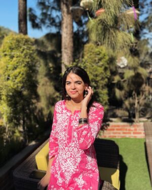 Kamya Ahlawat Instagram - A warm and sunny rendezvous with them cold hills. 🌞🌸