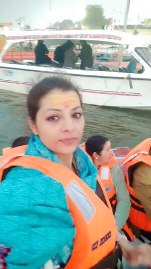 Kanak Yadav Instagram - Triveni Sangam Maha Kumbh Prayagraj 
मौनी अमावस्या के दिन त्रिवेणी संगम में स्नान करके बहुत ही आनंद व सुखद अनुभूति हुई
#kanakyadav #kanakactress #कनकयादव #viral #love #trending #कनक_यादव #fyp #explore #mahakumbh #trivenisangam