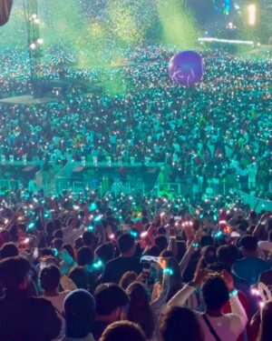 Kanchi Kaul Instagram - Attending Coldplay for the second time… but THIS!!! ✨💫 The stadium, the music, a hundred and fifty thousand voices united in song and love … the VIBE … the energy —absolutely magical. 🌟 We got fixed, the lights guided us home, but sharing this surreal experience with MY UNIVERSE 🌎 my  not-so-littles , made it euphoric, overwhelming, and truly one of the best days of our lives. ❤️💙 YES !  The core memory had to be made with them ❤️‍🔥
And Im so Proud that the most unforgettable concert of my life happened right here in INDIA! 🇮🇳 A place that somehow always felt a bit underwhelming for moments like this—until last night. 🌌 THE STADIUM!!! Mammoth !! No words can ever capture the beauty of what just unfolded, the sheer magic of it all. This night will live in our souls forever 🌟❤️✨ . Coldplay, you were everything! 🎶✨💖 26.01.2025 Ahmedabad.  #coldplaycorememory #theadventuresofAI #musicofthespheres #coldplayindia #skyfullofstars #myuniverse #republicday
