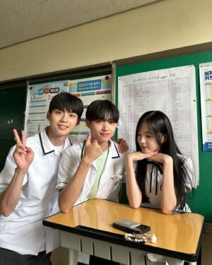 Kang Na-eon Instagram - 아싸 지은이와 가언고 인싸 of 인싸들.. 🥹
11/18 부터 @netflixkr 에서도 만나요🏫💙