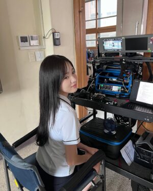 Kang Na-eon Instagram - 아싸 지은이와 가언고 인싸 of 인싸들.. 🥹
11/18 부터 @netflixkr 에서도 만나요🏫💙