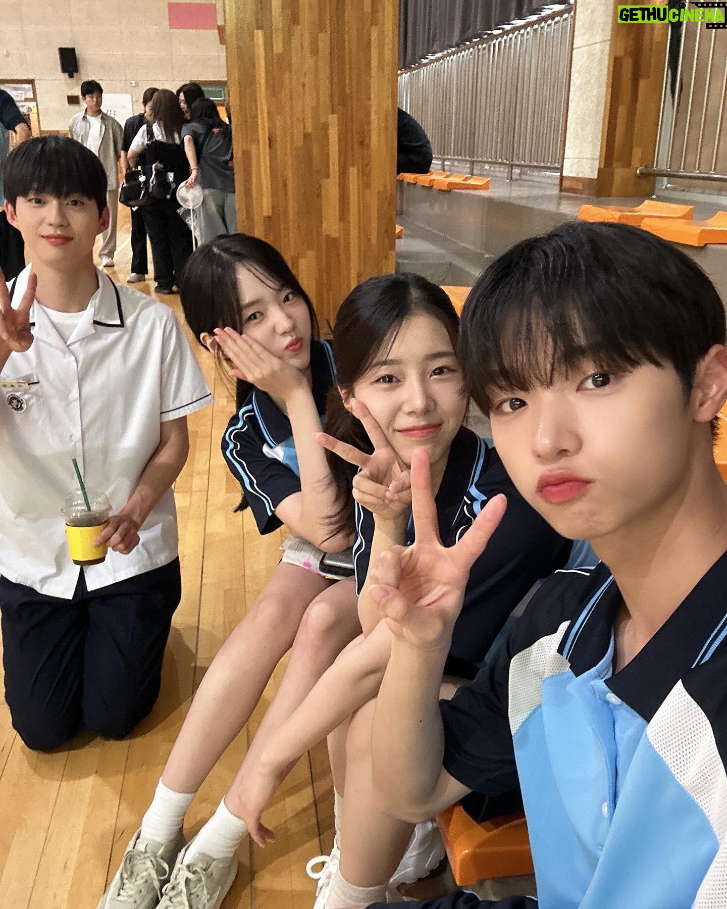Kang Na-eon - 158K Likes - 아싸 지은이와 가언고 인싸 of 인싸들.. 🥹
11/18 부터 @netflixkr 에서도 만나요🏫💙