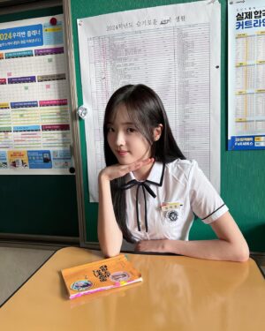 Kang Na-eon Instagram - 아싸 지은이와 가언고 인싸 of 인싸들.. 🥹
11/18 부터 @netflixkr 에서도 만나요🏫💙