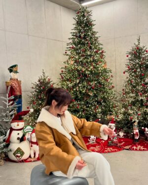 Kang Ye-won Instagram - 겨울이다❄️😃