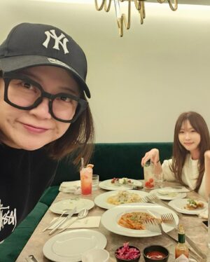 Kang Ye-won Instagram - 무슨말이필요해
일요일 오후 숙언니와 데이트💙