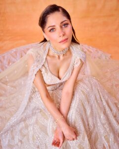 Actress Kanika Kapoor HD Photos and Wallpapers February 2025