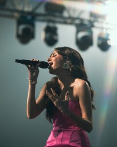 Actress Kanika Kapoor HD Photos and Wallpapers February 2025
