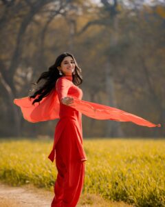 Actress Kanika Mann HD Photos and Wallpapers February 2025