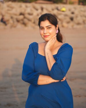 Kanisha Malhotra Instagram - Just some random clicks we took at the beach 🏖️ 

📸 @whoisclicking 

#Beachclicks #beach #pose #photography #photoshoot #kanishamalhotra #mumbai #versovabeach #contentcreator