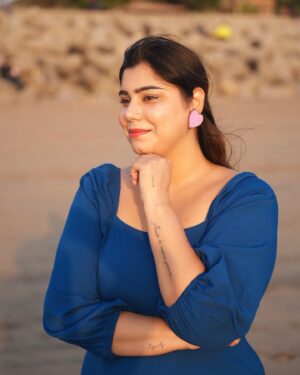 Kanisha Malhotra Instagram - Just some random clicks we took at the beach 🏖️ 

📸 @whoisclicking 

#Beachclicks #beach #pose #photography #photoshoot #kanishamalhotra #mumbai #versovabeach #contentcreator