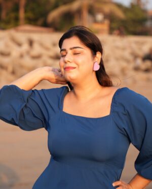 Kanisha Malhotra Instagram - Just some random clicks we took at the beach 🏖️ 

📸 @whoisclicking 

#Beachclicks #beach #pose #photography #photoshoot #kanishamalhotra #mumbai #versovabeach #contentcreator