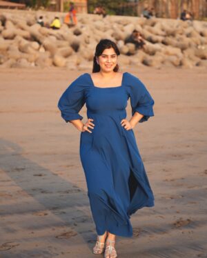 Kanisha Malhotra Instagram - Just some random clicks we took at the beach 🏖️ 

📸 @whoisclicking 

#Beachclicks #beach #pose #photography #photoshoot #kanishamalhotra #mumbai #versovabeach #contentcreator