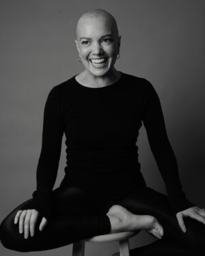 Kara Lindsay Instagram - My new lewk. G.I. Kara?

Thank you all for sending your support and love! It means so much🥹
Cancer sucks. And it affects so many of us either directly or indirectly. I still have more to do on this road to recovery. I can’t wait for it all to be behind me. For now, the only thing I have control over is how I walk through this. Walking through with my bald head held high! 

Thank you to @jennyandersonphoto and @katnejatbeauty for these wonderful photos. You’re angels. 

Fam and I will be off to Disney in a few days and I cannot wait!